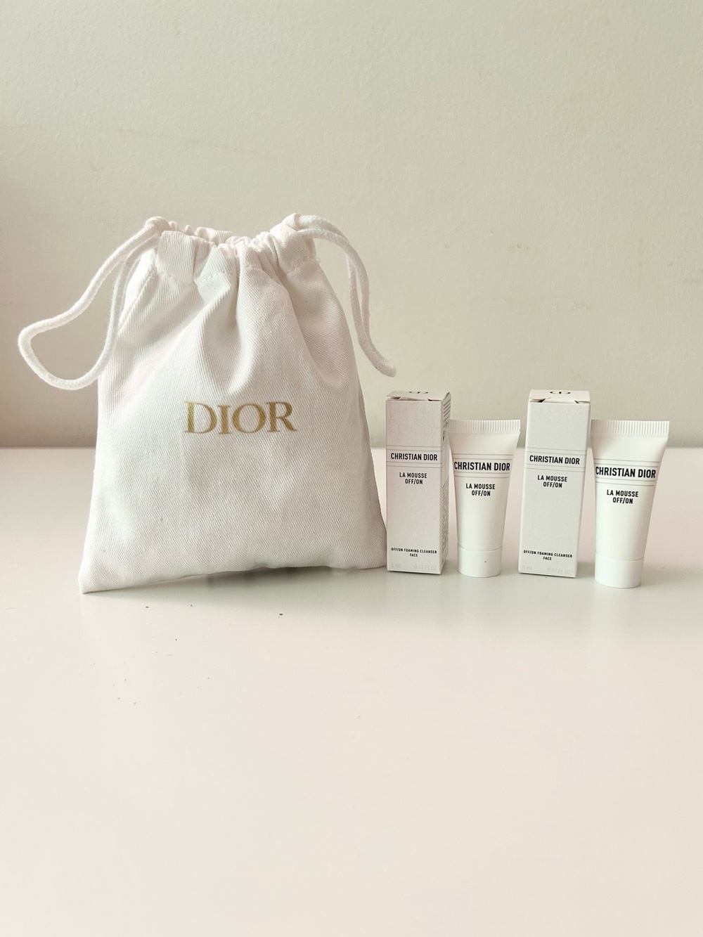 🌸DIOR La Mousse OFF/ON Foaming Face Cleanser Deluxe Mini 5 mL x 2 with Pouch